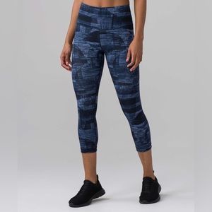 Lululemon Wunderunder crops in midnight navy